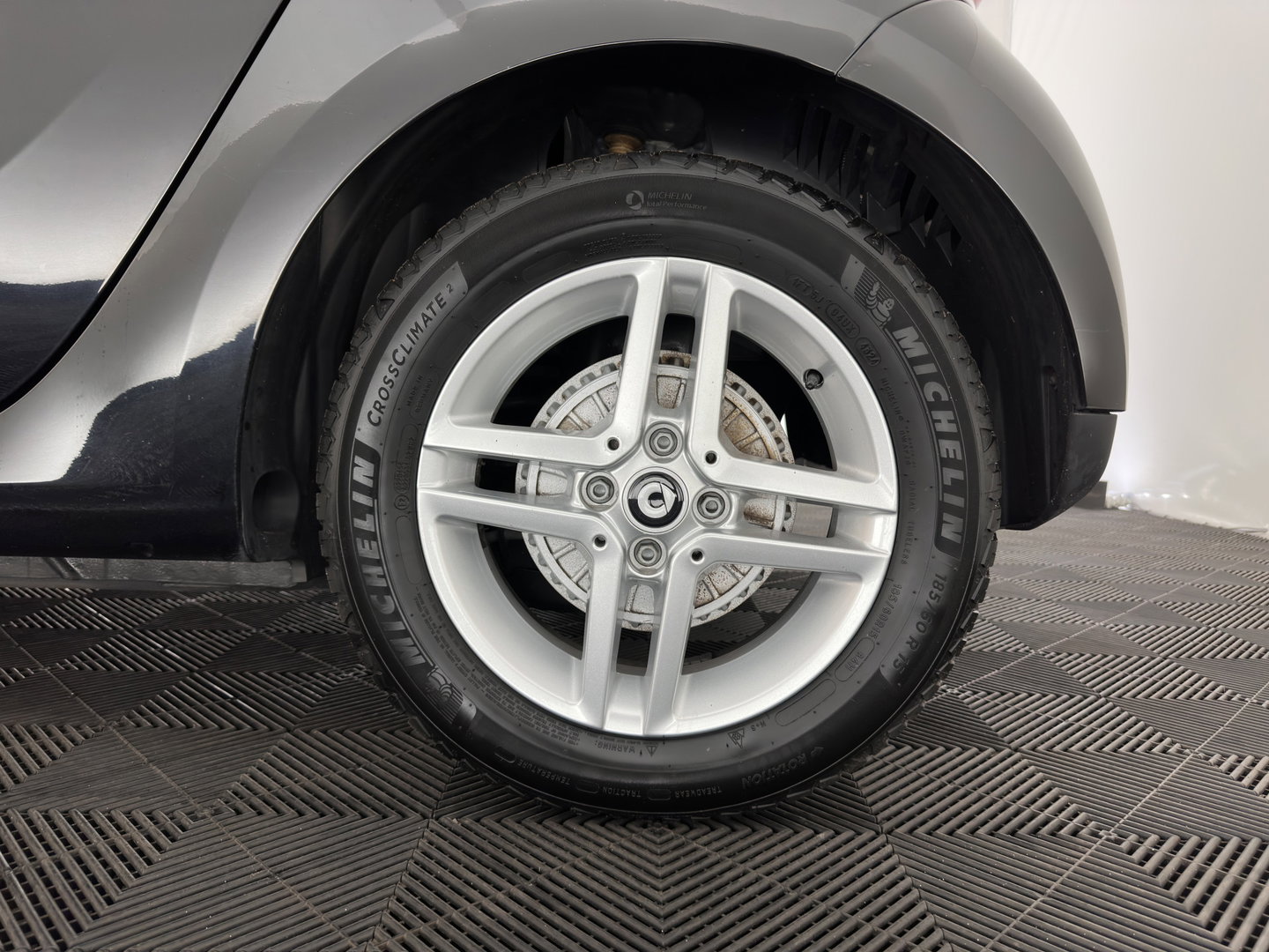 Smart Forfour EQ Essential 18 kWh [ 3-Fase-22kW ] {SOH-93%} (INCL-BTW) *LEATHER | HEATED-COMFORTSEATS | PRIVACY-GLASS | AIRCO | CRUISE | 15''ALU*