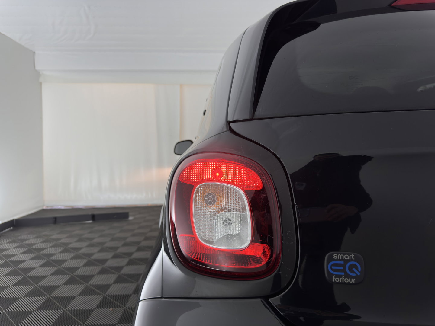 Smart Forfour EQ Essential 18 kWh [ 3-Fase-22kW ] {SOH-93%} (INCL-BTW) *LEATHER | HEATED-COMFORTSEATS | PRIVACY-GLASS | AIRCO | CRUISE | 15''ALU*