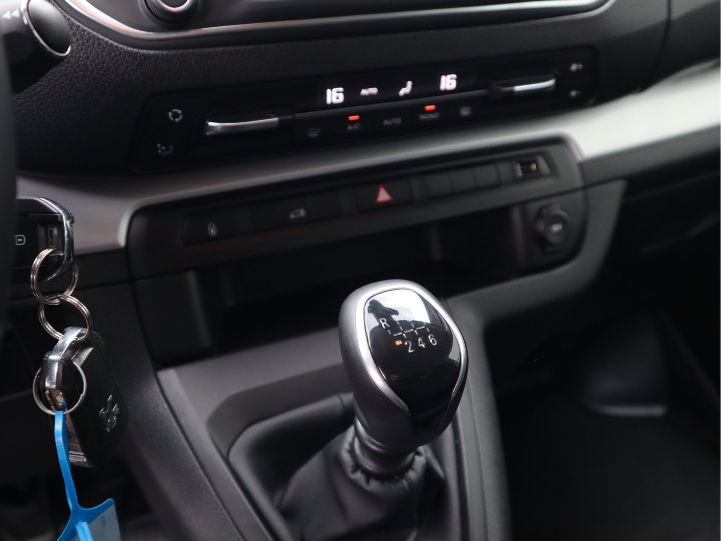 Peugeot Expert 2.0 BlueHDI 150pk Euro 6 Sport Lang L2 - Xenon - Leer - Camera - Cruise
