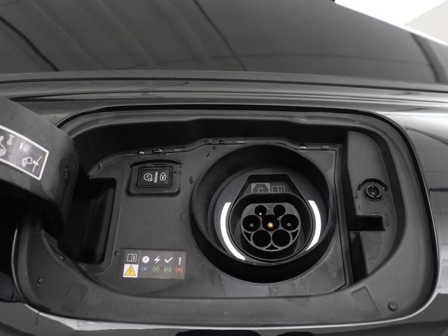 Citroën C5 X 1.6 Plug-in Hybrid 225 Business | SOH 96,6% | Stoelverwarming | Trekhaak | Adaptive cruise | Carplay | Navigatie | Full LED | Keyless | Climate control | PHEV