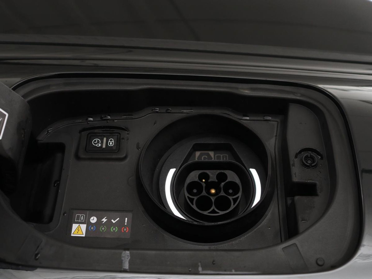 Citroën C5 X 1.6 Plug-in Hybrid 225 Business | SOH 96,6% | Stoelverwarming | Trekhaak | Adaptive cruise | Carplay | Navigatie | Full LED | Keyless | Climate control | PHEV