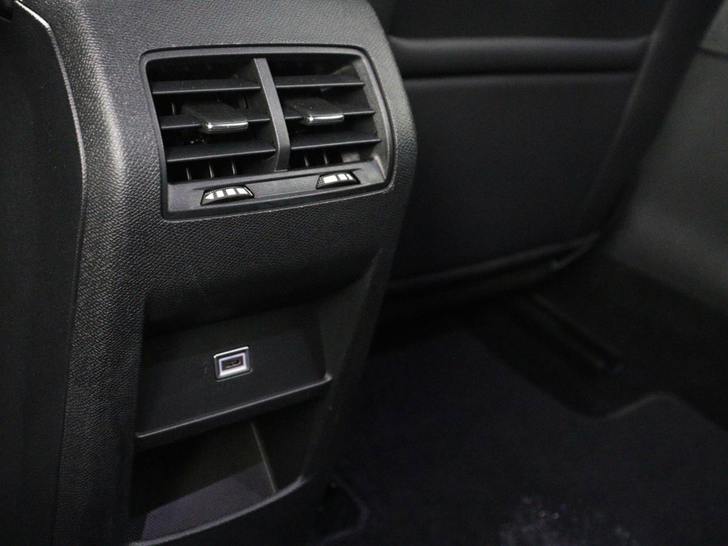 Citroën C5 X 1.6 Plug-in Hybrid 225 Business | SOH 96,6% | Stoelverwarming | Trekhaak | Adaptive cruise | Carplay | Navigatie | Full LED | Keyless | Climate control | PHEV