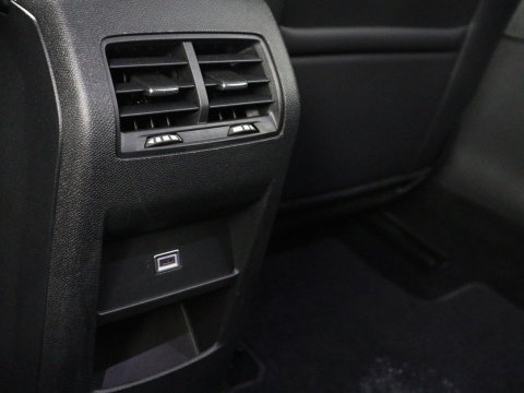 Citroën C5 X 1.6 Plug-in Hybrid 225 Business | SOH 96,6% | Stoelverwarming | Trekhaak | Adaptive cruise | Carplay | Navigatie | Full LED | Keyless | Climate control | PHEV
