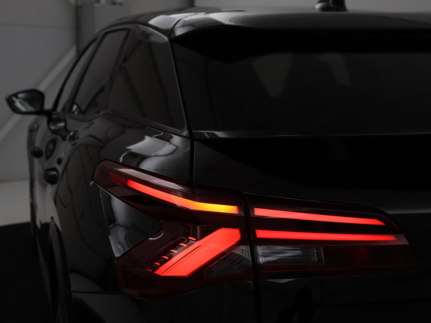 Citroën C5 X 1.6 Plug-in Hybrid 225 Business | SOH 96,6% | Stoelverwarming | Trekhaak | Adaptive cruise | Carplay | Navigatie | Full LED | Keyless | Climate control | PHEV