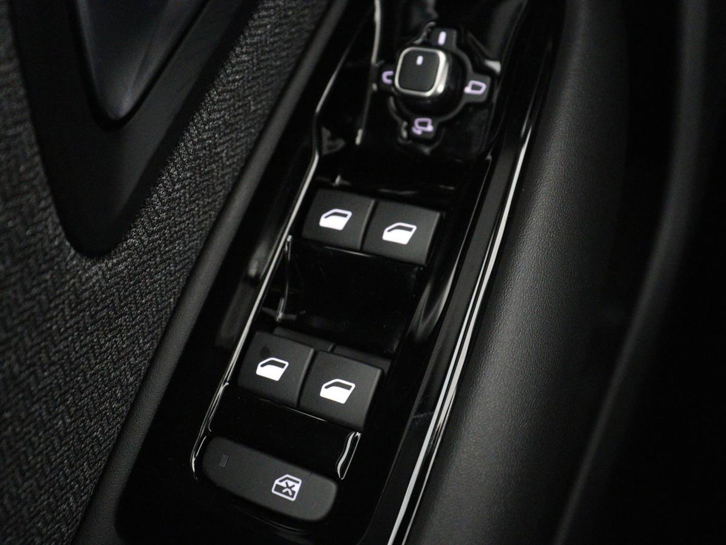 Citroën C5 X 1.6 Plug-in Hybrid 225 Business | SOH 96,6% | Stoelverwarming | Trekhaak | Adaptive cruise | Carplay | Navigatie | Full LED | Keyless | Climate control | PHEV