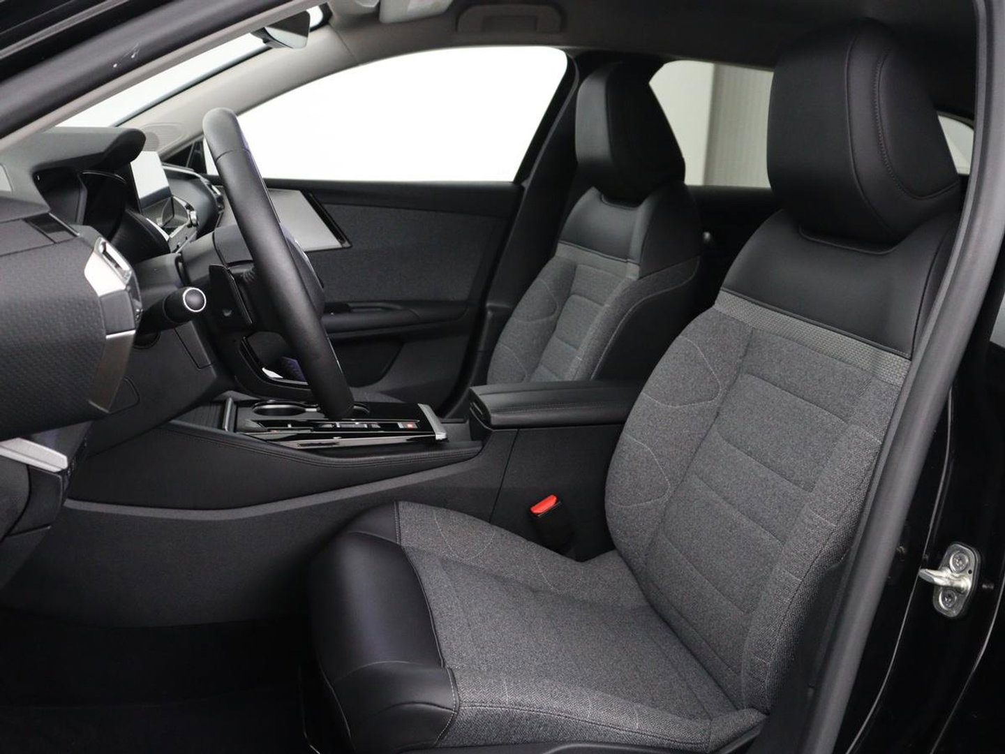 Citroën C5 X 1.6 Plug-in Hybrid 225 Business | SOH 96,6% | Stoelverwarming | Trekhaak | Adaptive cruise | Carplay | Navigatie | Full LED | Keyless | Climate control | PHEV