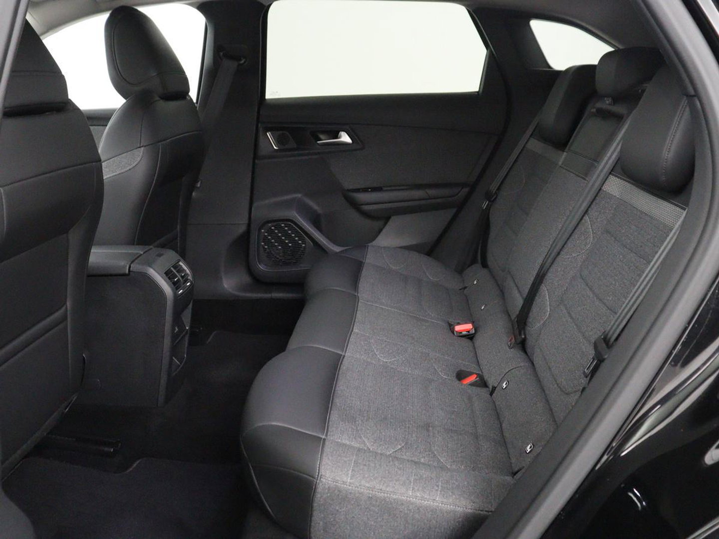 Citroën C5 X 1.6 Plug-in Hybrid 225 Business | SOH 96,6% | Stoelverwarming | Trekhaak | Adaptive cruise | Carplay | Navigatie | Full LED | Keyless | Climate control | PHEV