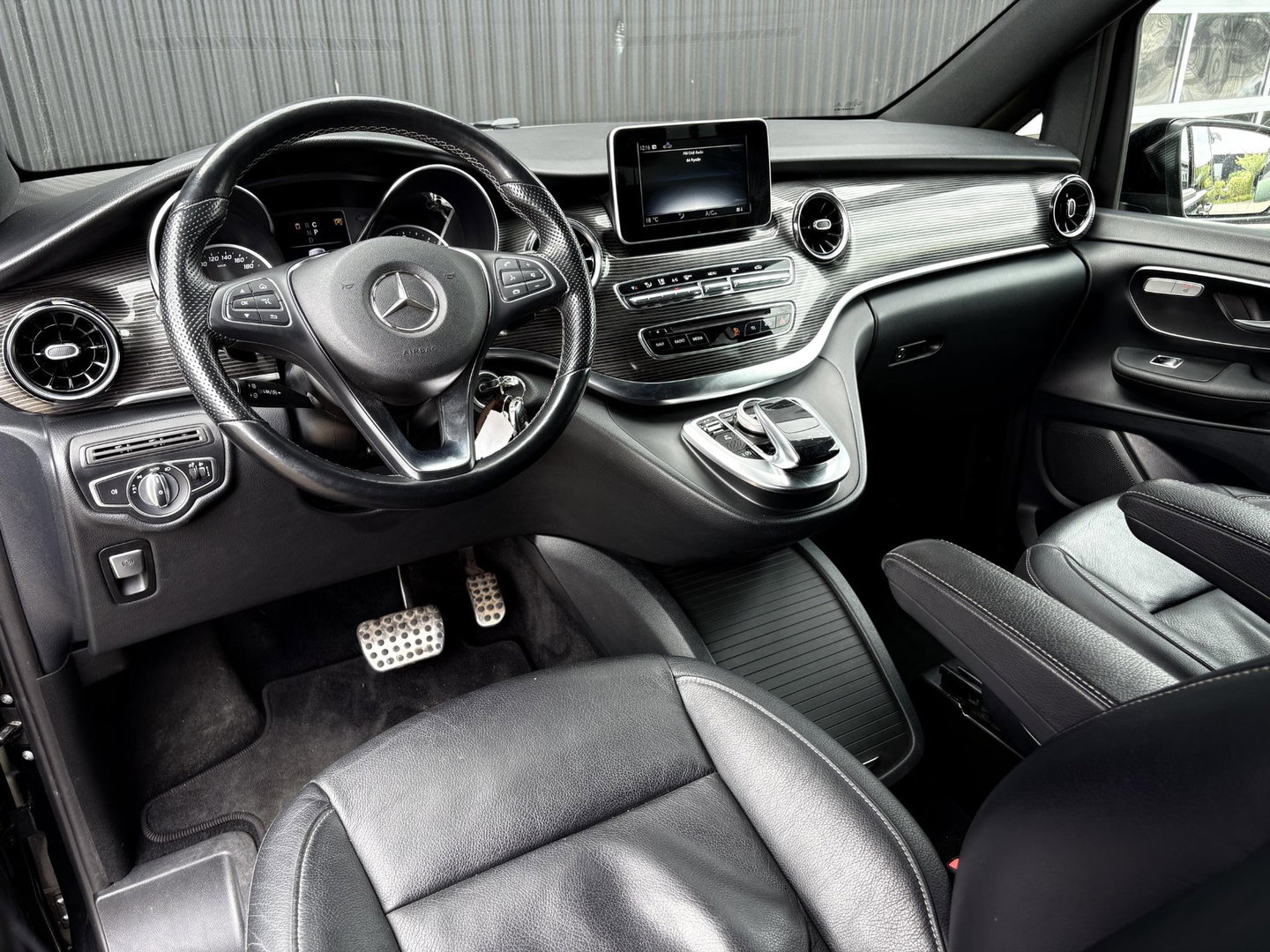 Mercedes-Benz V-Klasse 250d Lang DC Avantgarde | MARGE | LEDER | STOELVERW. | 2x SCHUIFD | EL KLEP |