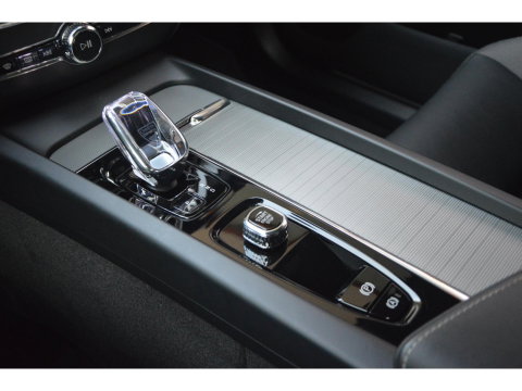Volvo XC60 Hybride AWD Black Edition | Luchtvering | Bowers & Wilkins | 360° Camera | Panoramadak |