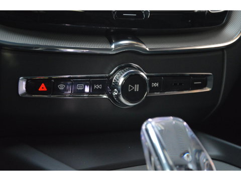 Volvo XC60 Hybride AWD Black Edition | Luchtvering | Bowers & Wilkins | 360° Camera | Panoramadak |