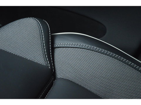 Volvo XC60 Hybride AWD Black Edition | Luchtvering | Bowers & Wilkins | 360° Camera | Panoramadak |