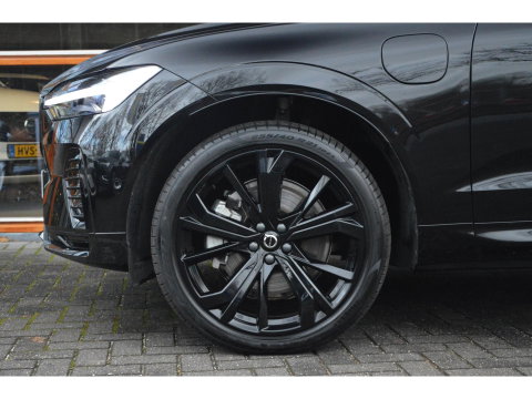 Volvo XC60 Hybride AWD Black Edition | Luchtvering | Bowers & Wilkins | 360° Camera | Panoramadak |
