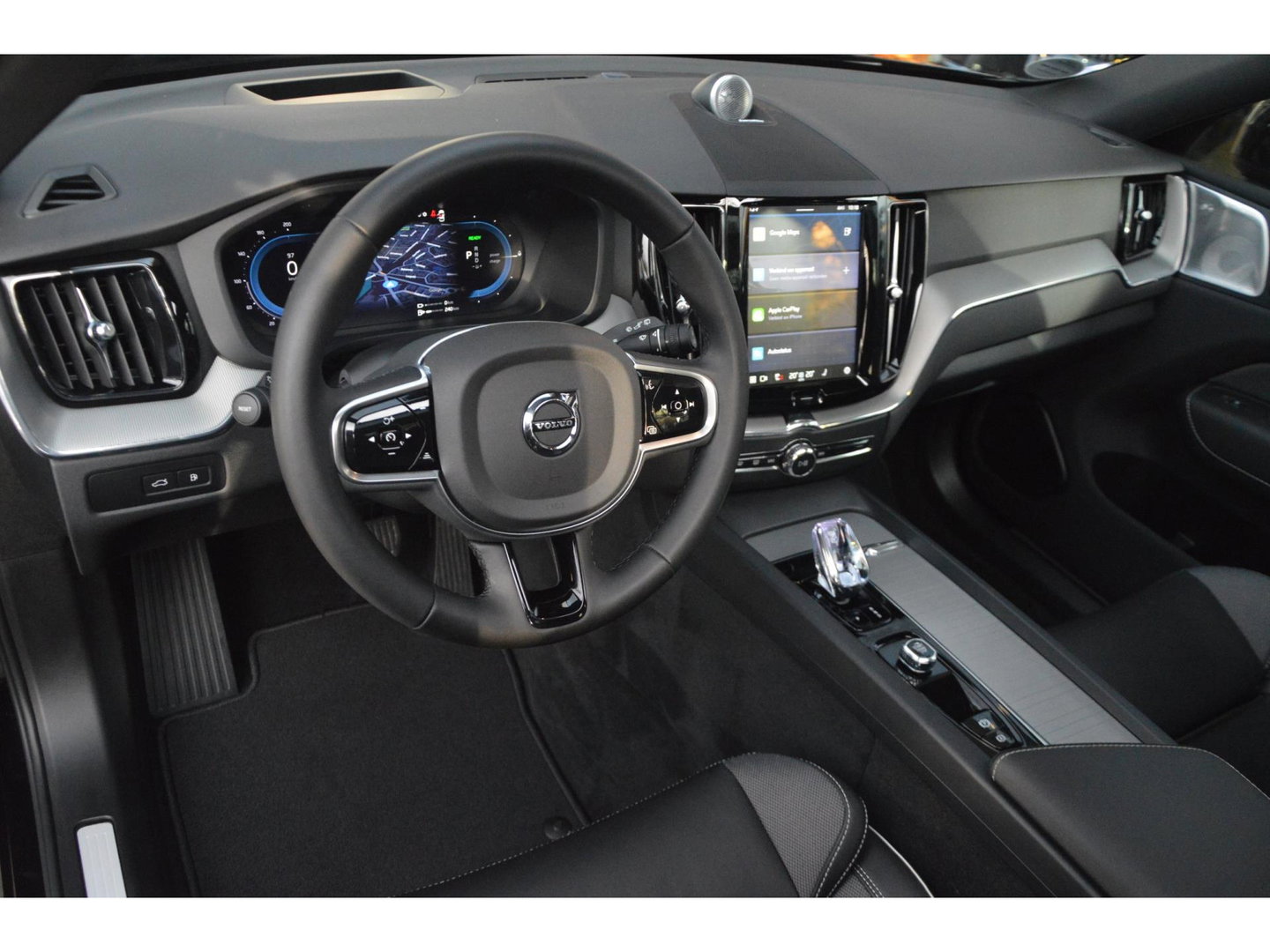 Volvo XC60 Hybride AWD Black Edition | Luchtvering | Bowers & Wilkins | 360° Camera | Panoramadak |