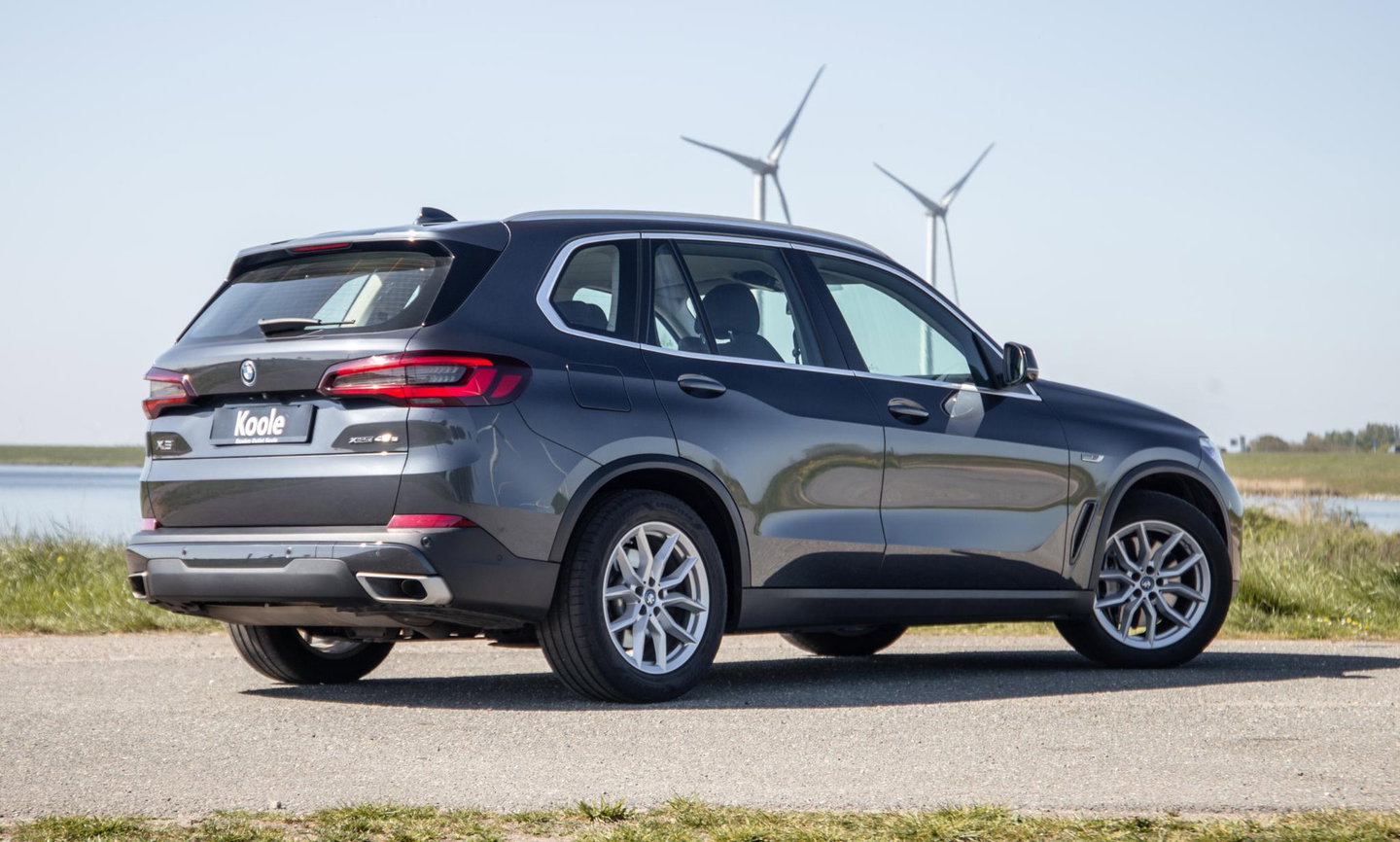 BMW X5 xDrive45e Executive CARPLAY / CAMERA / DEALER ONDERHOUDEN / ZWART LEER / STOELVERWARMING