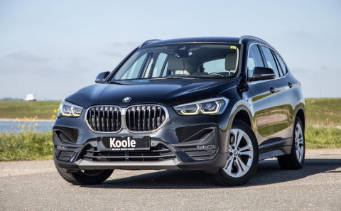 BMW X1 xDrive25e Executive BEIGE LEER / CAMERA / CARPLAY / HEAD UP DISPLAY / LED / CRUISE CONTROLE / STOELVERWARMING