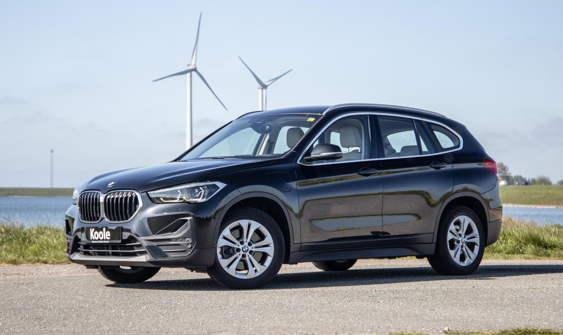 BMW X1 xDrive25e Executive BEIGE LEER / CAMERA / CARPLAY / HEAD UP DISPLAY / LED / CRUISE CONTROLE / STOELVERWARMING