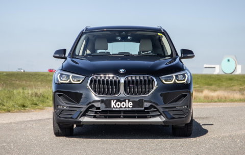 BMW X1 xDrive25e Executive BEIGE LEER / CAMERA / CARPLAY / HEAD UP DISPLAY / LED / CRUISE CONTROLE / STOELVERWARMING