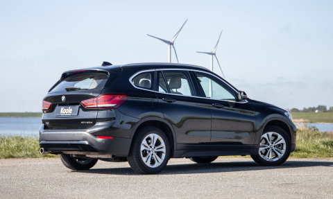 BMW X1 xDrive25e Executive BEIGE LEER / CAMERA / CARPLAY / HEAD UP DISPLAY / LED / CRUISE CONTROLE / STOELVERWARMING