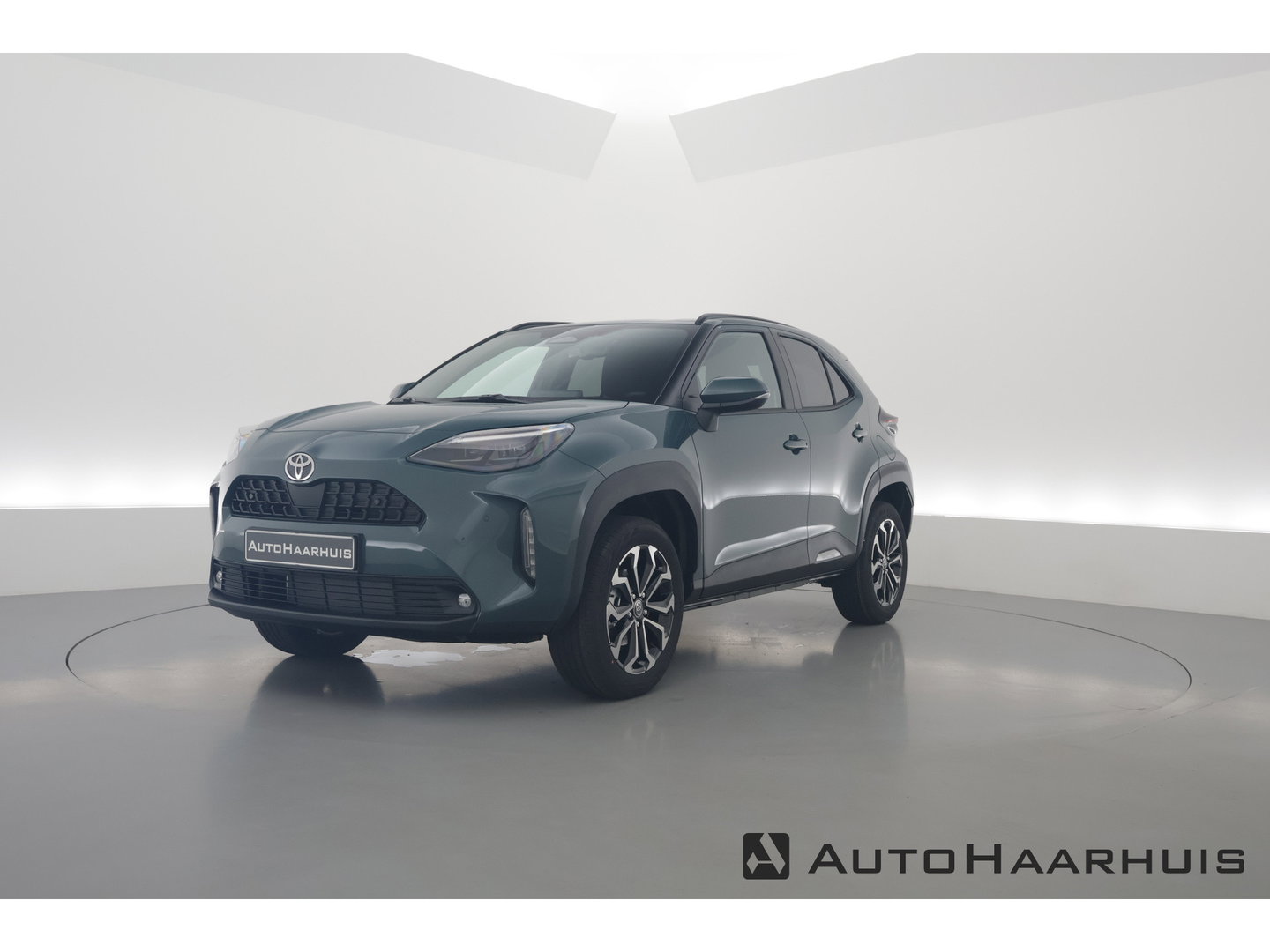 Toyota Yaris Cross 1.5 Hybrid 130 Teamplayer | Forest Green | Winter Pack | Safety Pack | Navi | Adapt. Cruise | Keyless | Camera