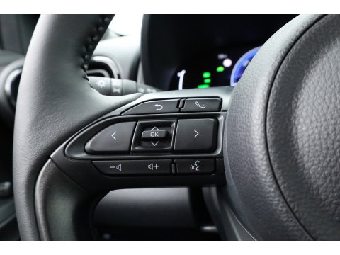 Toyota Yaris Cross 1.5 Hybrid 130 Teamplayer | Forest Green | Winter Pack | Safety Pack | Navi | Adapt. Cruise | Keyless | Camera