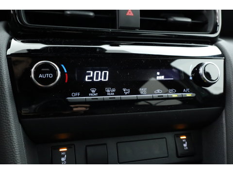 Toyota Yaris Cross 1.5 Hybrid 130 Teamplayer | Forest Green | Winter Pack | Safety Pack | Navi | Adapt. Cruise | Keyless | Camera
