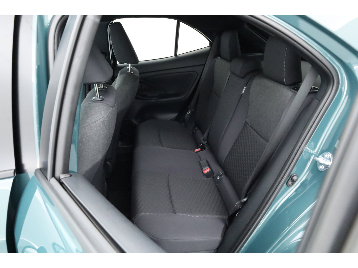 Toyota Yaris Cross 1.5 Hybrid 130 Teamplayer | Forest Green | Winter Pack | Safety Pack | Navi | Adapt. Cruise | Keyless | Camera