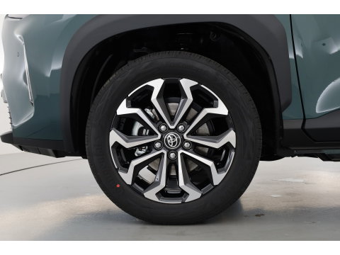 Toyota Yaris Cross 1.5 Hybrid 130 Teamplayer | Forest Green | Winter Pack | Safety Pack | Navi | Adapt. Cruise | Keyless | Camera