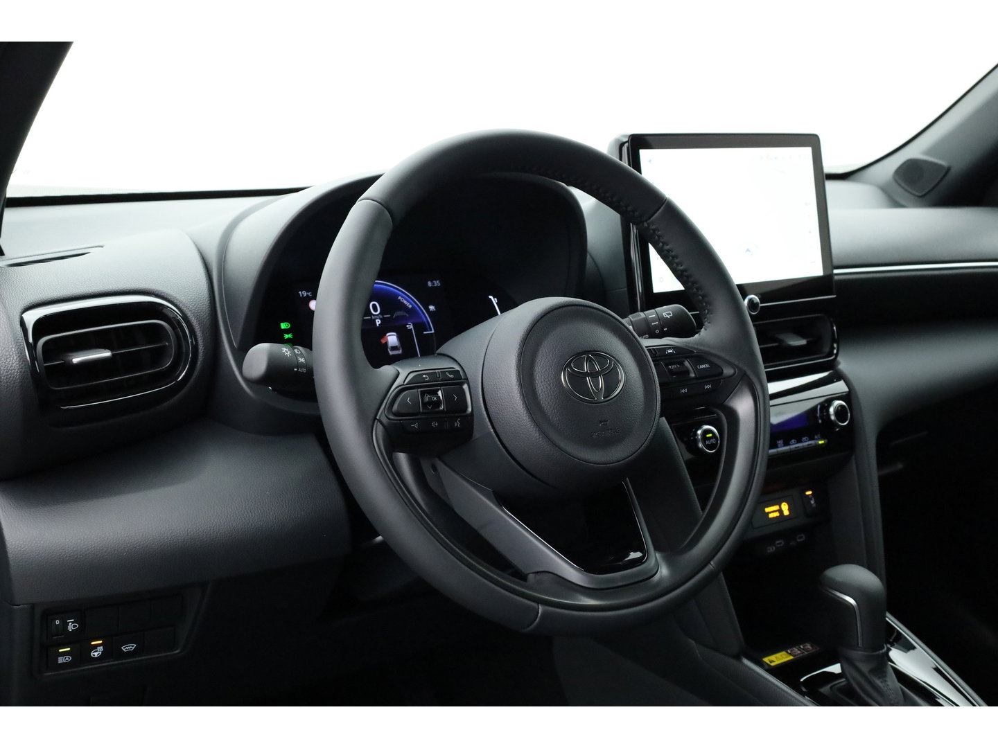 Toyota Yaris Cross 1.5 Hybrid 130 Teamplayer | Forest Green | Winter Pack | Safety Pack | Navi | Adapt. Cruise | Keyless | Camera