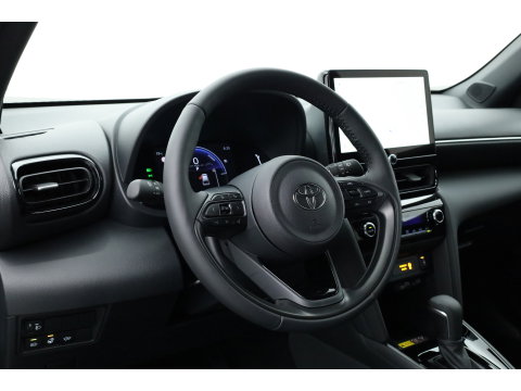 Toyota Yaris Cross 1.5 Hybrid 130 Teamplayer | Forest Green | Winter Pack | Safety Pack | Navi | Adapt. Cruise | Keyless | Camera