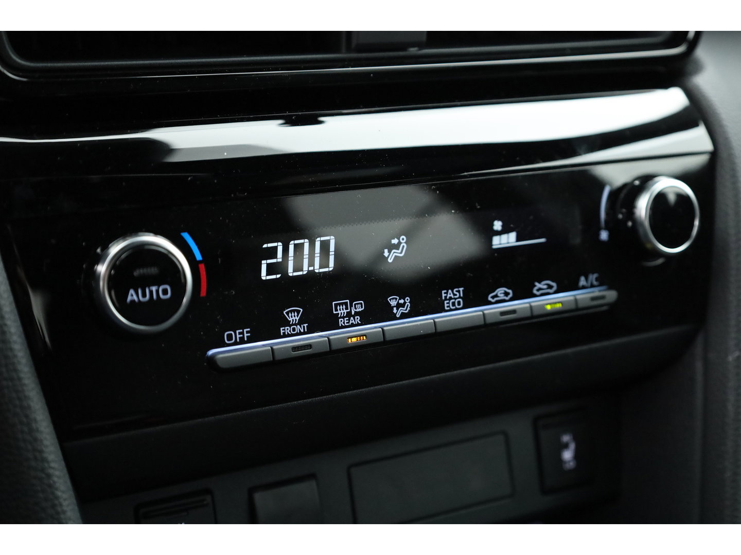 Toyota Yaris Cross 1.5 Hybrid 130pk Teamplayer | Winter pack | Safety pack | Navi | Adapt. Cruise | Camera | Keyless