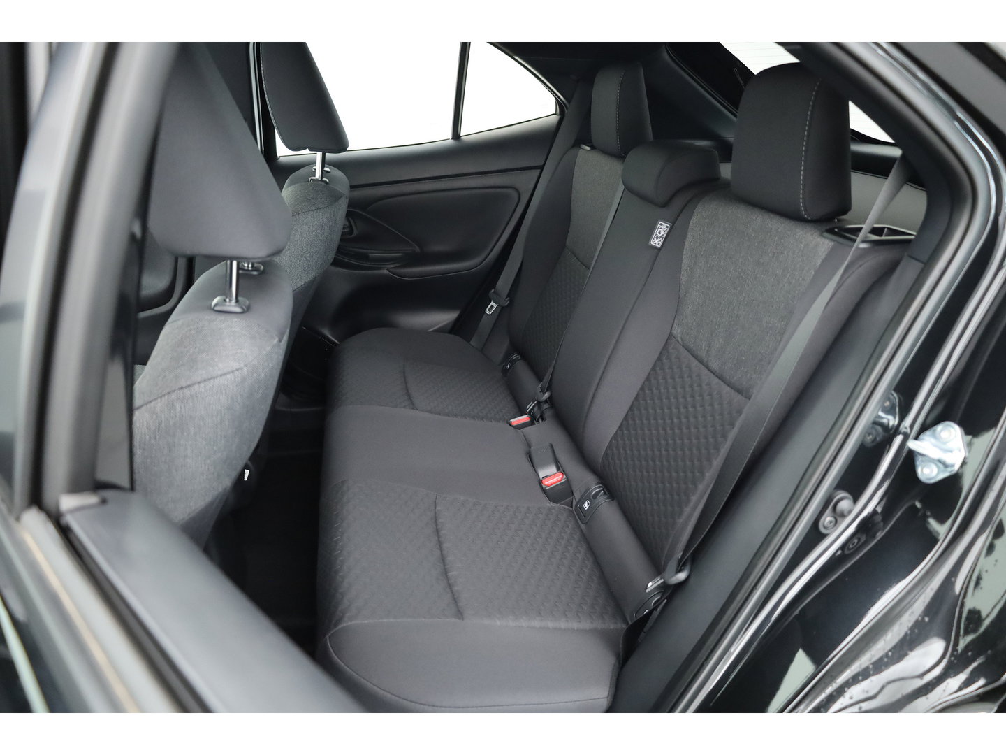 Toyota Yaris Cross 1.5 Hybrid 130pk Teamplayer | Winter pack | Safety pack | Navi | Adapt. Cruise | Camera | Keyless