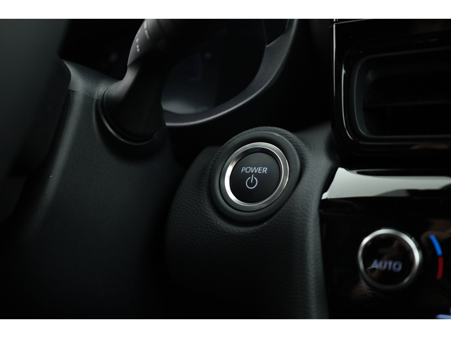 Toyota Yaris Cross 1.5 Hybrid 130pk Teamplayer | Winter pack | Safety pack | Navi | Adapt. Cruise | Camera | Keyless
