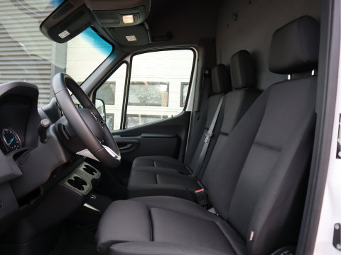 Mercedes-Benz eSprinter 320 81kWh L2H2 - Trekhaak - Cruise - MBUX - 2025