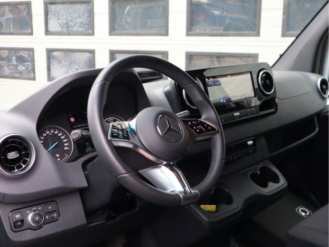 Mercedes-Benz eSprinter 320 81kWh L2H2 - Trekhaak - Cruise - MBUX - 2025