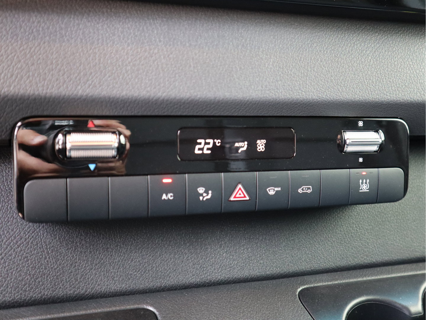Mercedes-Benz eSprinter 320 81kWh L2H2 - Trekhaak - Cruise - MBUX - 2025