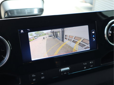 Mercedes-Benz eSprinter 320 81kWh L2H2 - Trekhaak - Cruise - MBUX - 2025