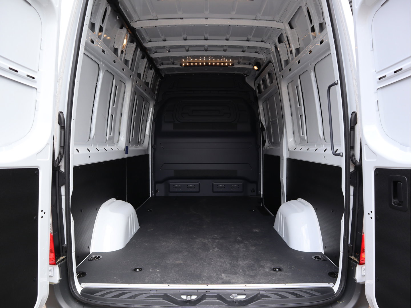 Mercedes-Benz eSprinter 320 81kWh L2H2 - Trekhaak - Cruise - MBUX - 2025