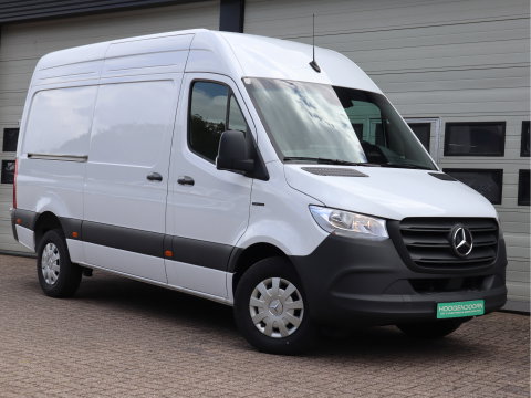 Mercedes-Benz eSprinter 320 81kWh L2H2 - Trekhaak - Cruise - MBUX - 2025