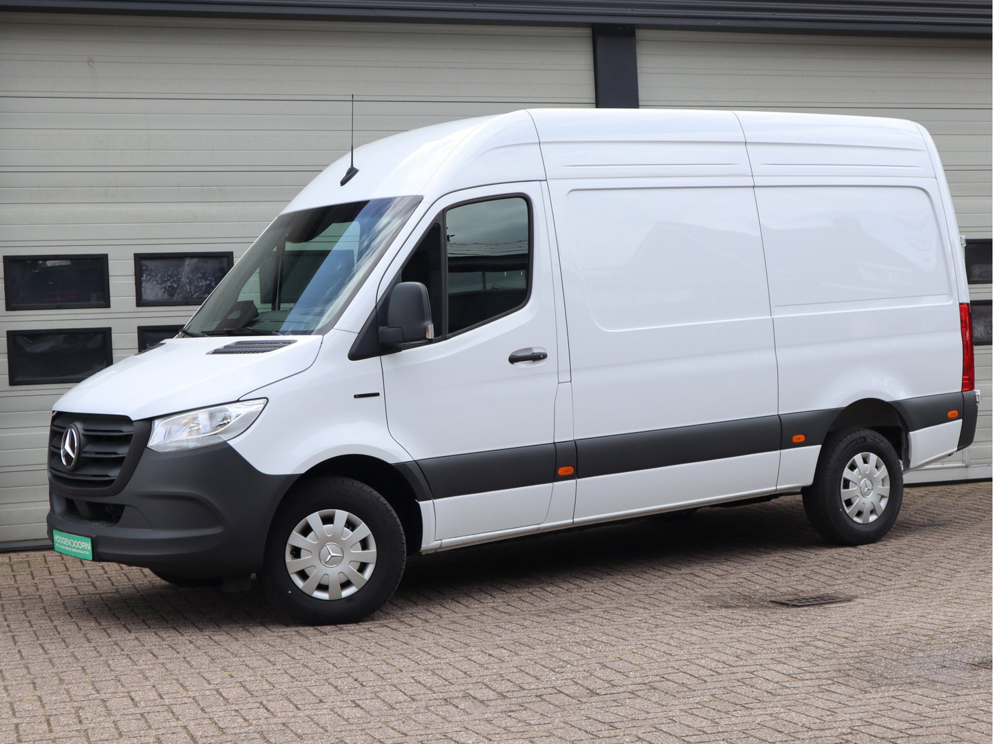 Mercedes-Benz eSprinter 320 81kWh L2H2 - Trekhaak - Cruise - MBUX - 2025