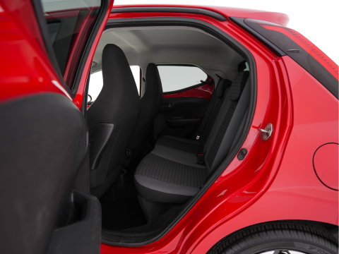 Toyota Aygo 1.0 VVT-i x-cite *AIRCO | CRUISE | CAMERA | CARPLAY | DAB | COMFORT-SEATS | PRIVACY-GLASS*