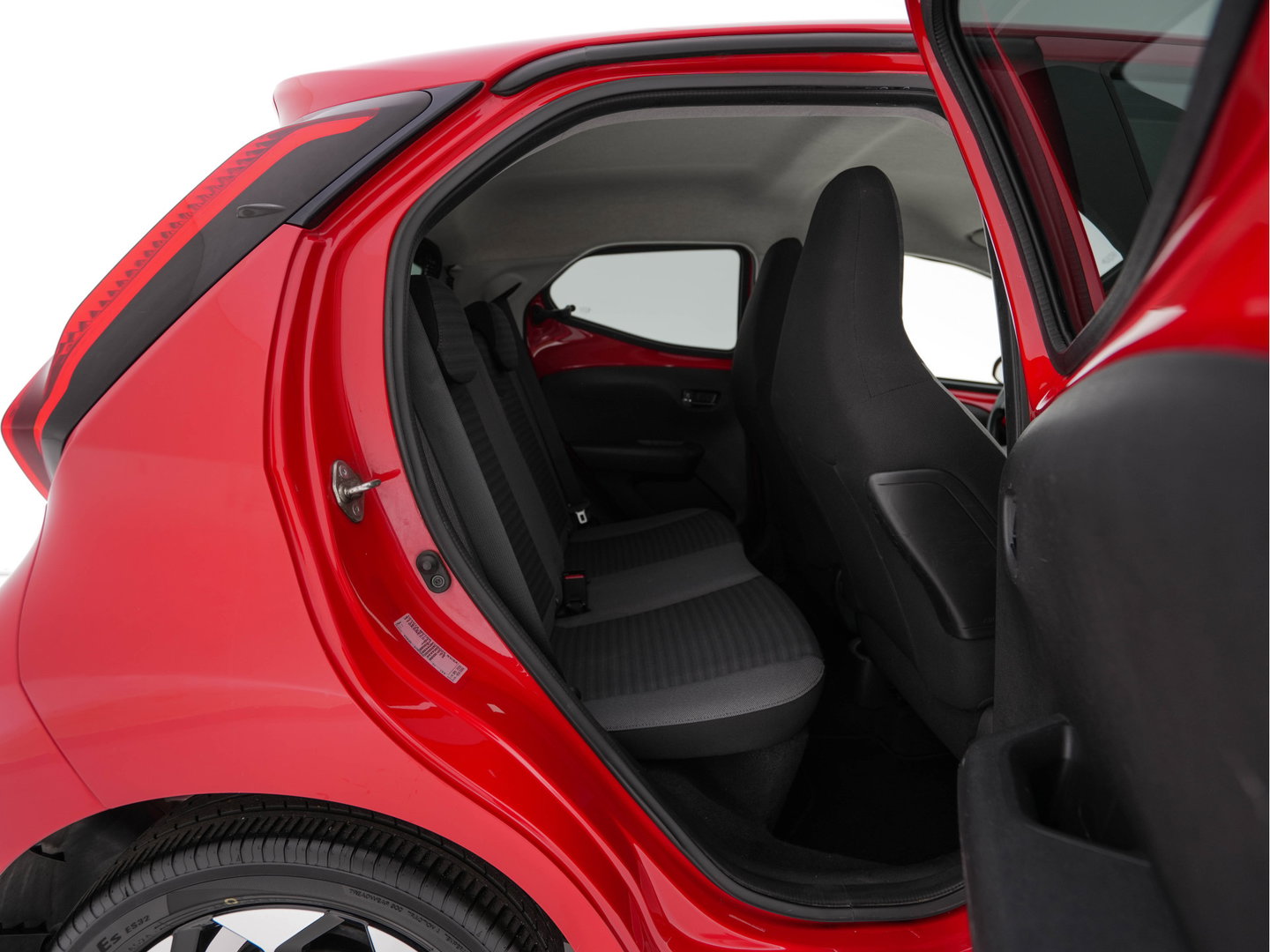 Toyota Aygo 1.0 VVT-i x-cite *AIRCO | CRUISE | CAMERA | CARPLAY | DAB | COMFORT-SEATS | PRIVACY-GLASS*