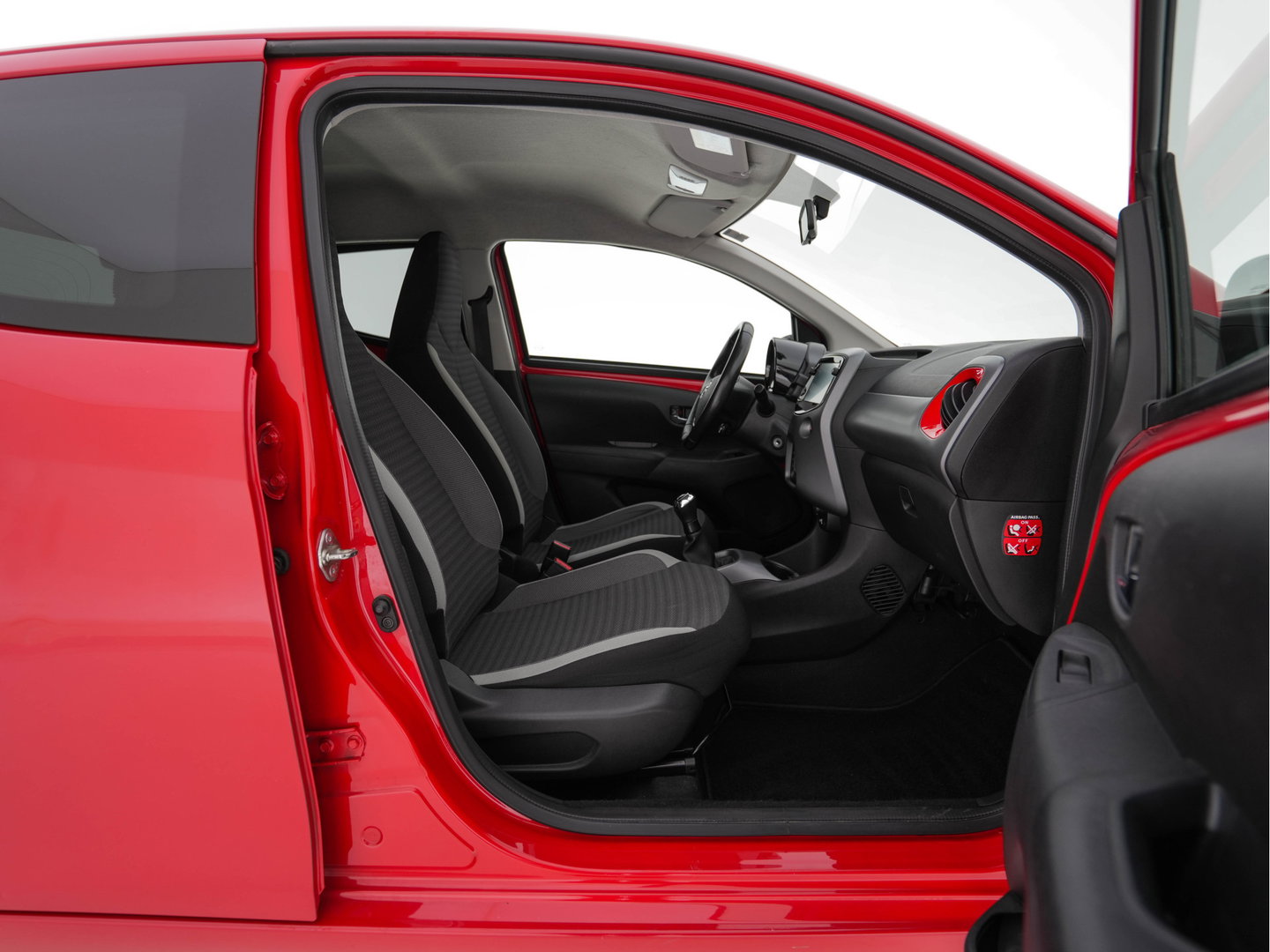 Toyota Aygo 1.0 VVT-i x-cite *AIRCO | CRUISE | CAMERA | CARPLAY | DAB | COMFORT-SEATS | PRIVACY-GLASS*