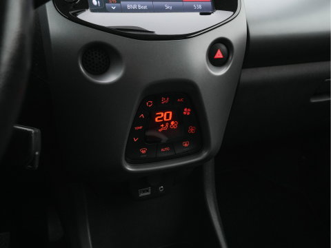 Toyota Aygo 1.0 VVT-i x-cite *AIRCO | CRUISE | CAMERA | CARPLAY | DAB | COMFORT-SEATS | PRIVACY-GLASS*