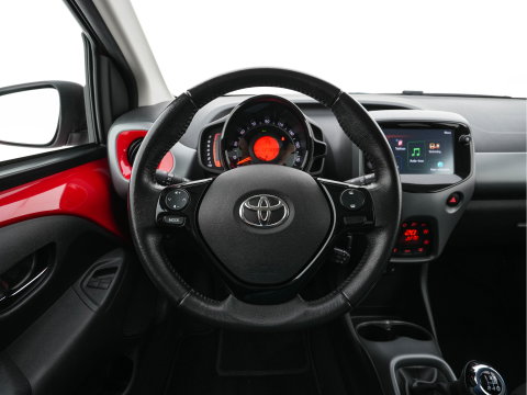 Toyota Aygo 1.0 VVT-i x-cite *AIRCO | CRUISE | CAMERA | CARPLAY | DAB | COMFORT-SEATS | PRIVACY-GLASS*