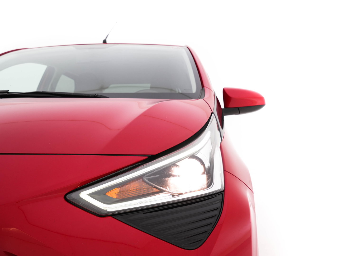 Toyota Aygo 1.0 VVT-i x-cite *AIRCO | CRUISE | CAMERA | CARPLAY | DAB | COMFORT-SEATS | PRIVACY-GLASS*