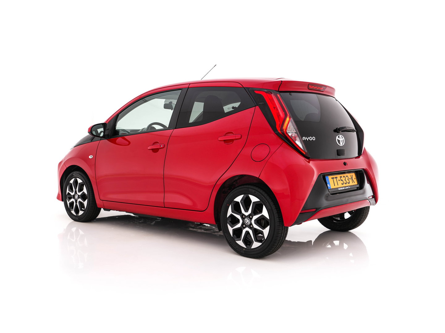 Toyota Aygo 1.0 VVT-i x-cite *AIRCO | CRUISE | CAMERA | CARPLAY | DAB | COMFORT-SEATS | PRIVACY-GLASS*