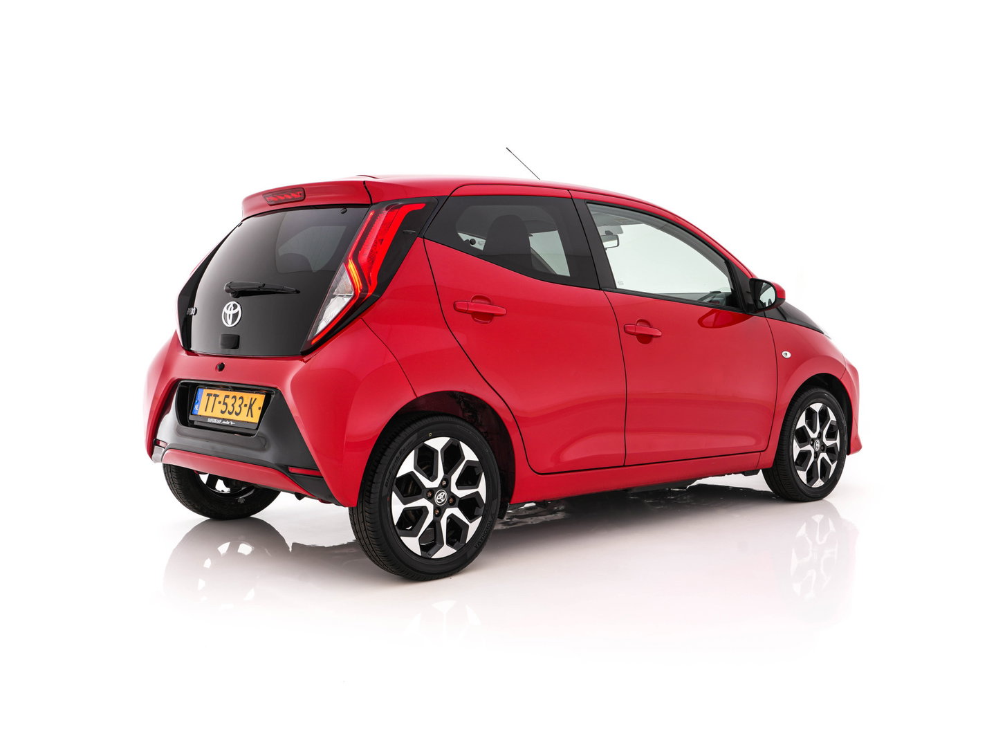 Toyota Aygo 1.0 VVT-i x-cite *AIRCO | CRUISE | CAMERA | CARPLAY | DAB | COMFORT-SEATS | PRIVACY-GLASS*