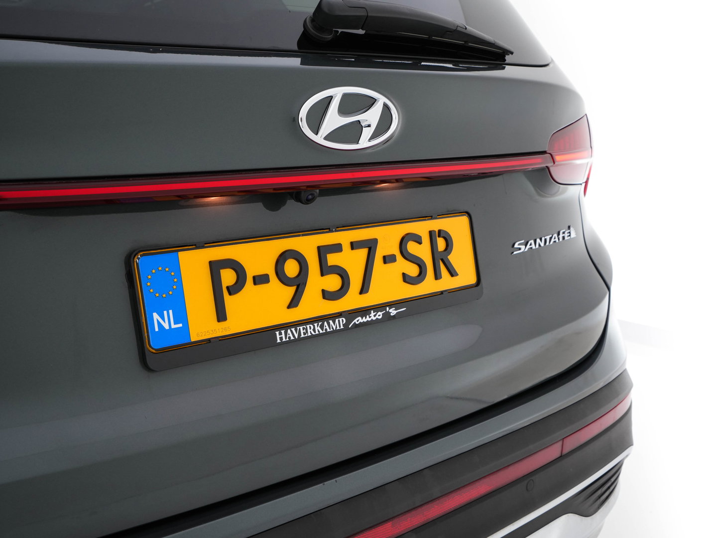 Hyundai Santa Fe 1.6 T-GDI HEV Premium Sky (Face-lift) (INCL-BTW) *PANO | LEATHER | FULL-LED | ADAPTIVE-CRUISE | BLINDSPOT | MEMORY-PACK | DIGI-COCKPIT | SHIFTPADDLES | PRIVACYGLASS | NAVI-FULLMAP | HEAD-UP |19''ALU*