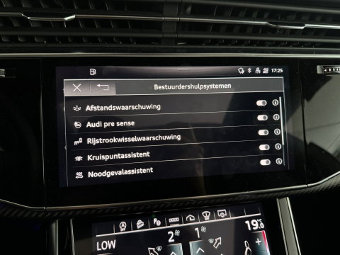 Audi RSQ8 4.0 TFSI quattro Pano|Ceramic|HuD|B&O 3D|Trekhaak
