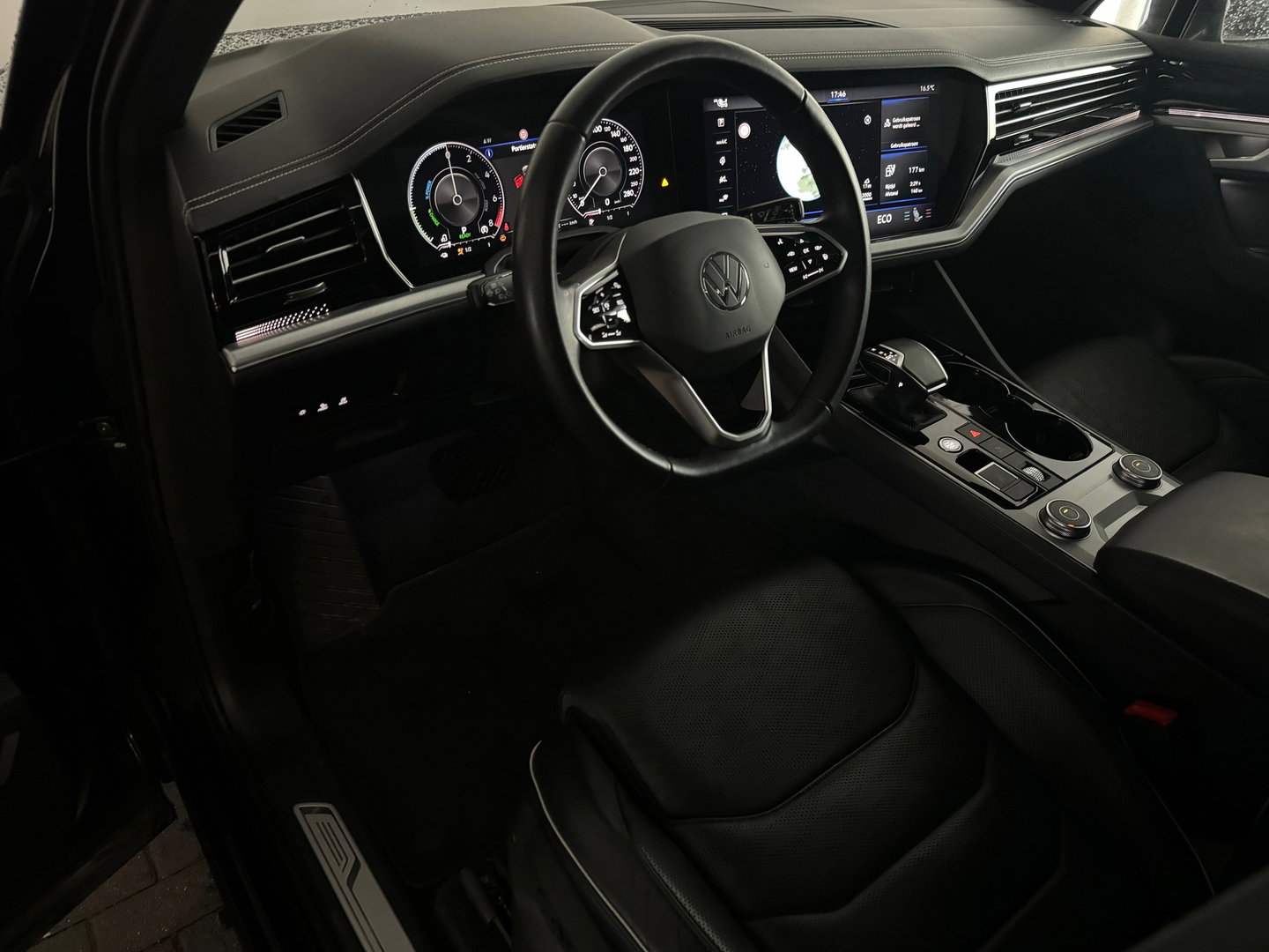 Volkswagen Touareg 3.0 TSi e-Hybrid 4M R Pano|Memory|Trekhaak